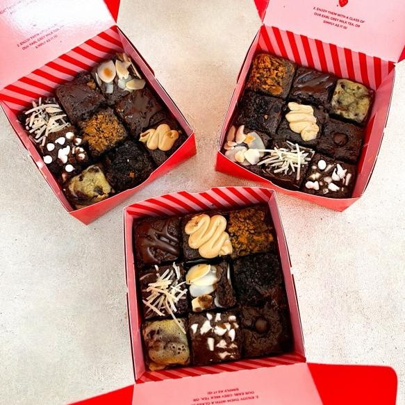 

SALE Cascara Cookies - Kue Mini Fudgy Brownies Ulang Tahun Cokelat 9pcs 10x10cm tg-342