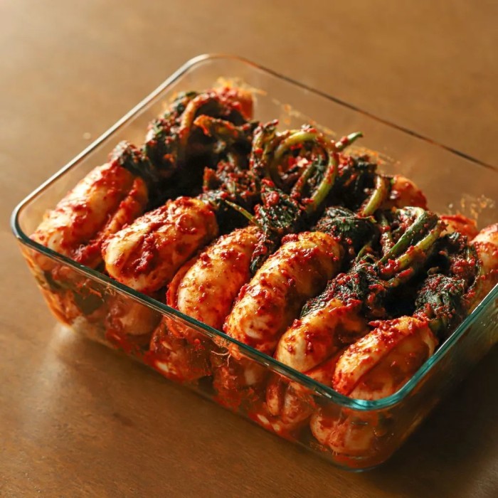 

HOT SALE! Chonggak Kimchii (Ponytail Radish Kimchi) 250gr