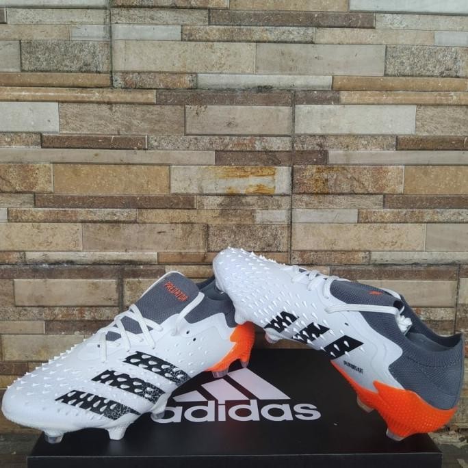 Sepatu Bola Adidas Predator Freak.1 White Red Fg soccer Terlaris