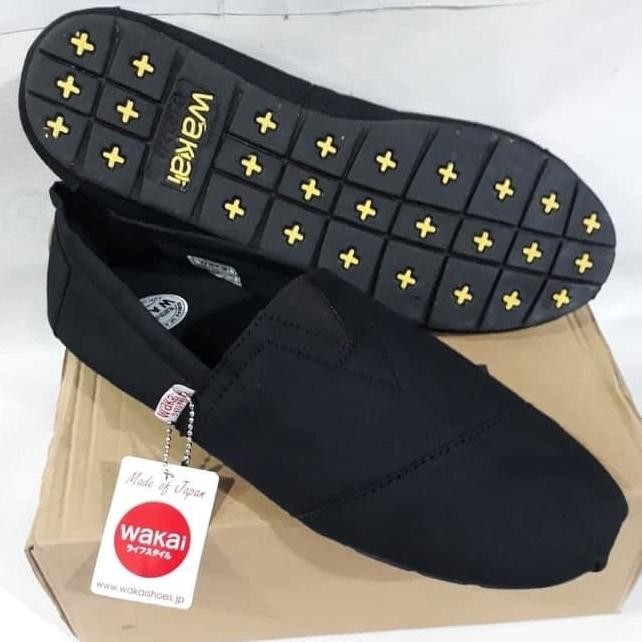 sepatu slip on pria WAKAI hitam original