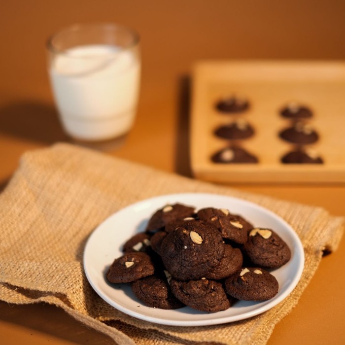 

Product Terlaris Oat & Almond Dark Choco Cookies - Cookies Sehat Rendah Kalori
