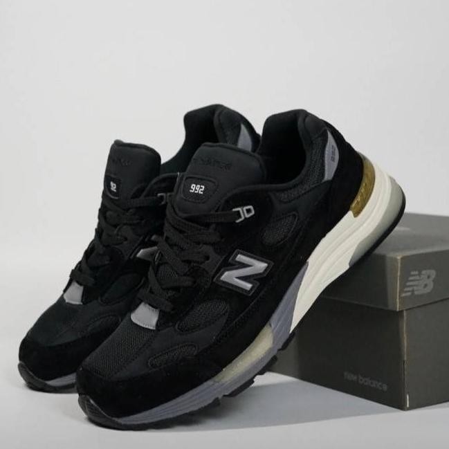 Sepatu NB 992 "Black White Grey" Terlaris
