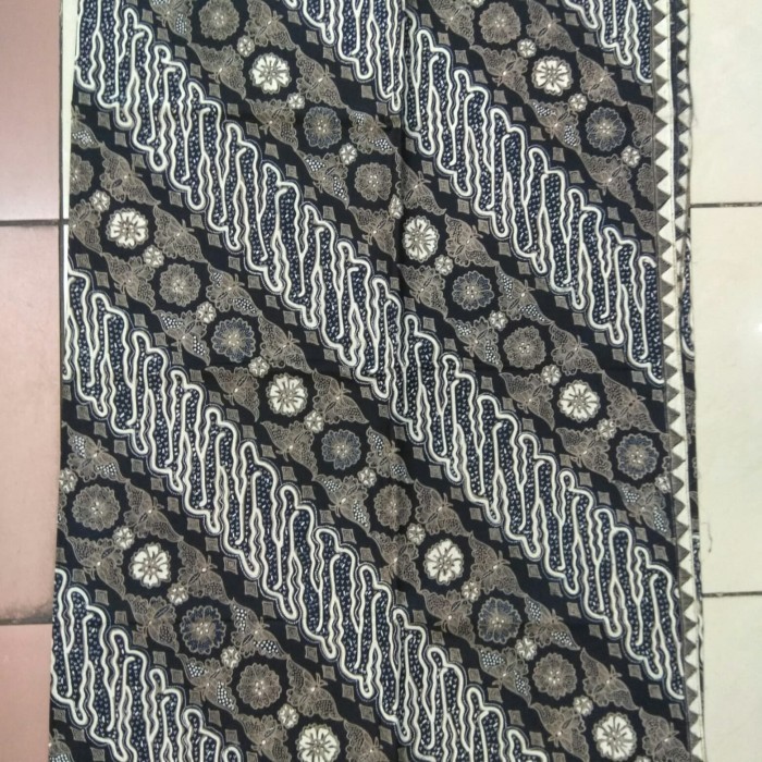 Kain Batik Solo Tulis Motif Klasik dan Unik Gusbatik