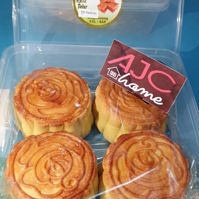 

MOONCAKE LIAN FAT PANDAN TELUR ASIN ISI 4 MOON CAKE PANDAN TELUR ASIN