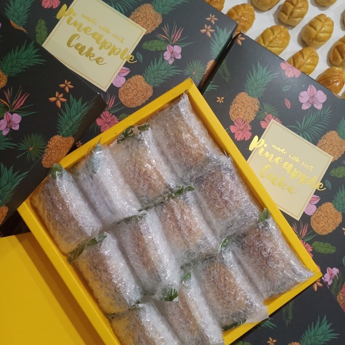 

HAMPERS NASTAR JUMBO SELAI NANAS ISI 12 PCS