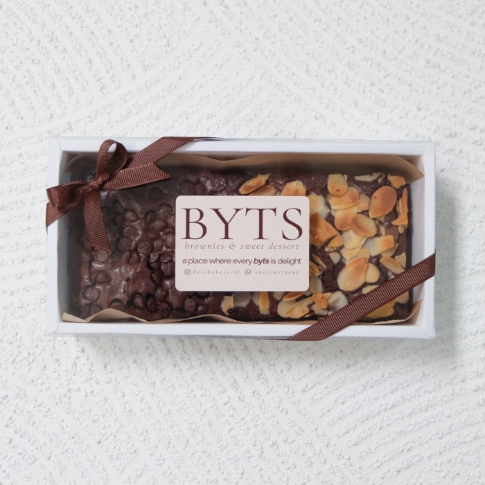 

BROWNBYTS FUDGY BROWNIES 20X8 HAMPERS LEBARAN/CHRISTMAS/IMLEK/BIRTHDAY