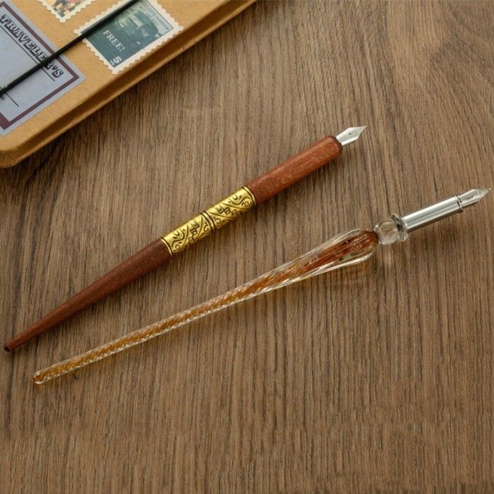 

GOO SET PENA CELUP GAYA GOTHIC ANTIK DENGAN 2 BATANG PENA UNTUK