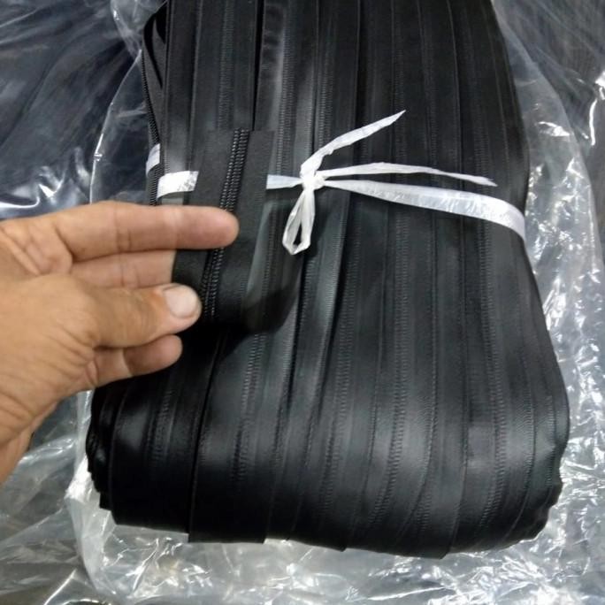 

Resleting WATERPROOF no.5 hitam (1 roll @ 100 yard).