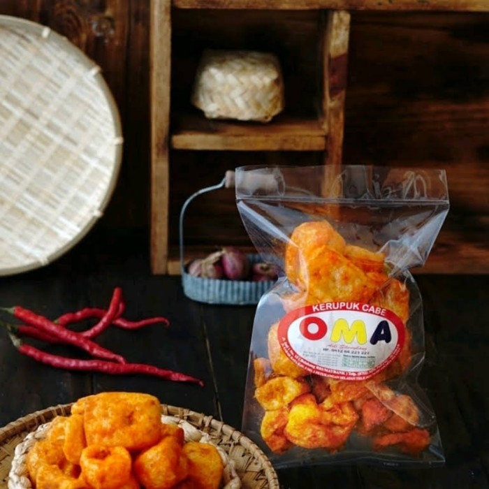 

KOMPLIT Kerupuk Kulit Pedas OMA / Kerupuk Jangek Oleh-OLeh Makanan Khas Padang