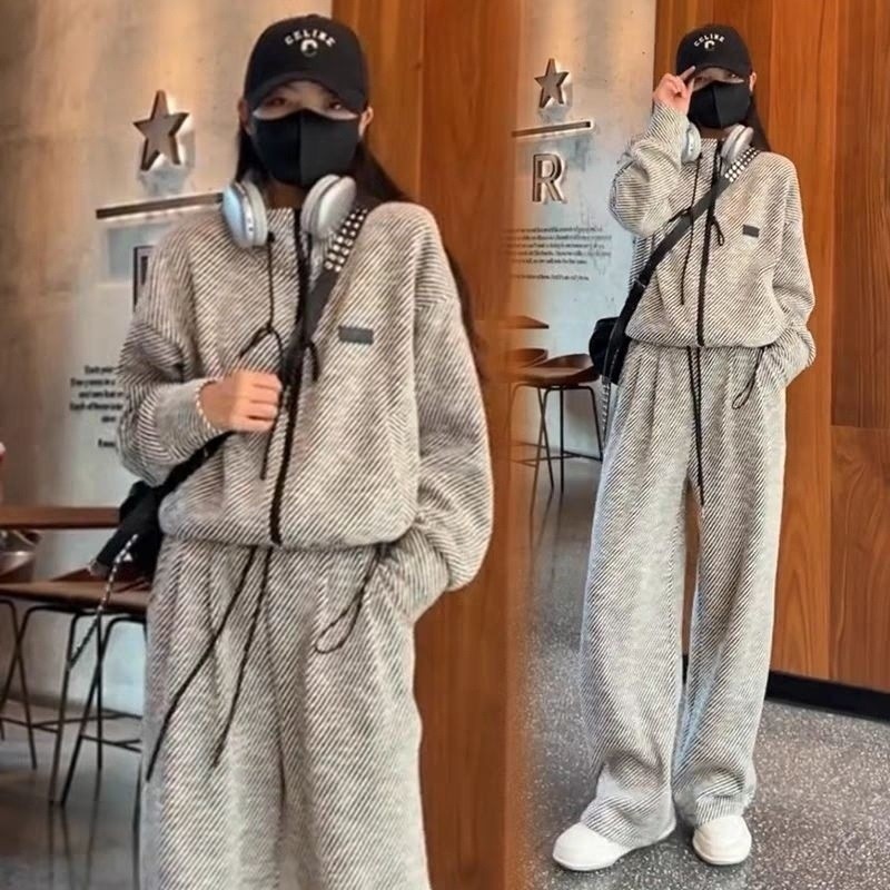 Set Olahraga Santai Wanita dengan Sweater Bergaya dan Celana Olahraga, Set Dua Bagian