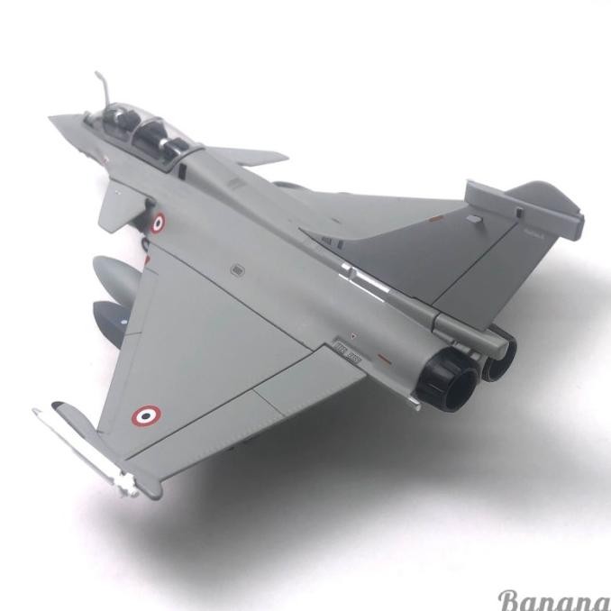 Miniatur Diecast Pesawat Tempur Dassault Rafale Skala 1 / 72 Bahan