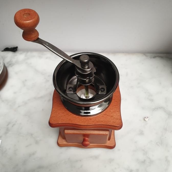 Alat Penggiling Kopi Manual Coffee Grinder Jadul Pajangan