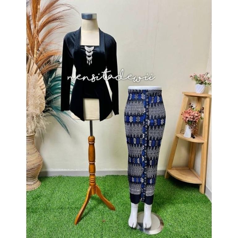 Diskon [1 Set, Hitam] Kebaya Kutubaru + Rok Plisket / Motif Songket Biru Murah