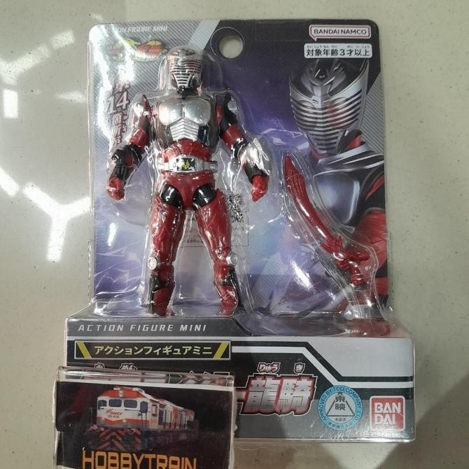 ACTION FIGURE MINI KAMEN RIDER RYUKI FIGURE