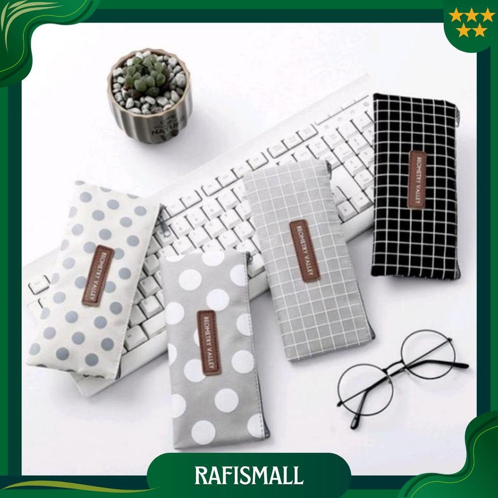 

Tempat Pensil Polkadot Canvas Ori