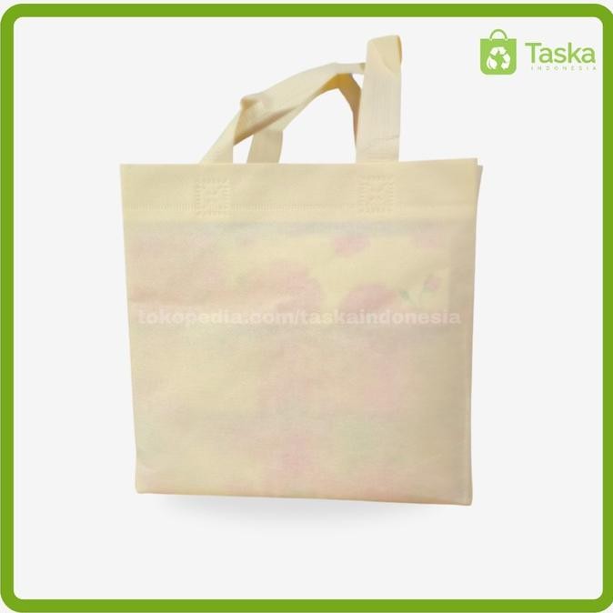 [Good] Goodie Bag Spunbond Box 24x24x24 Cream Satuan / Tas Spunbond Polos