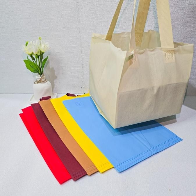 

tas spunbond box 20x20 goodiebag /lusin (isi 12 pcs) murah