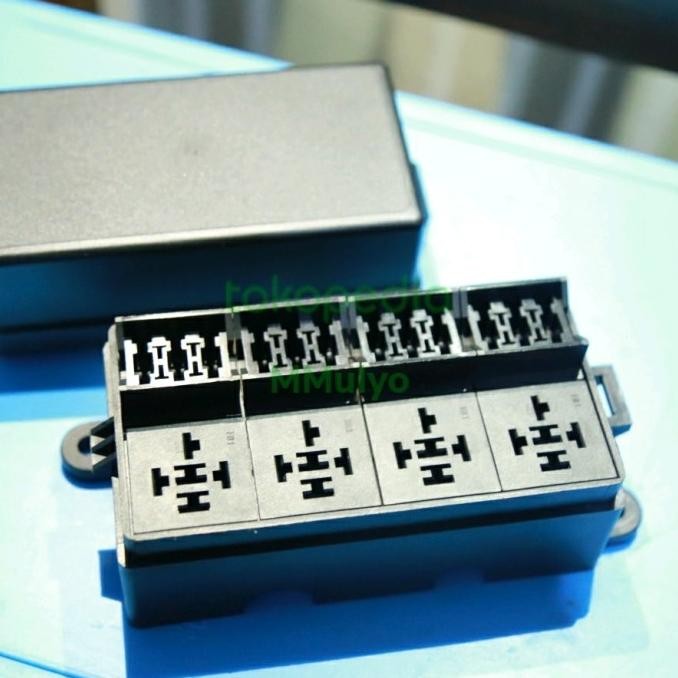 Box Relay Universal 4 Way Relay & 12 Slot Fuse (Include Relay & Fuse) New Stok