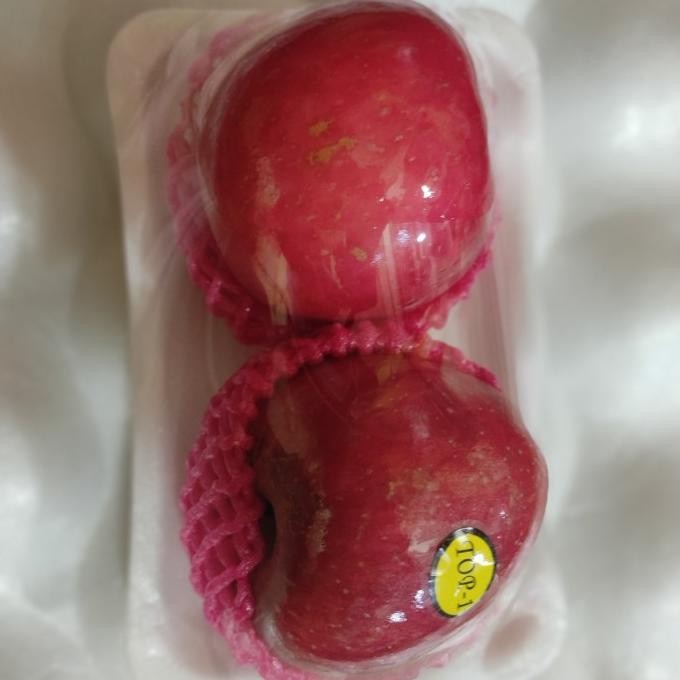 

Buah Apel fuji fresh, rasanya garing, jual per pack nUg