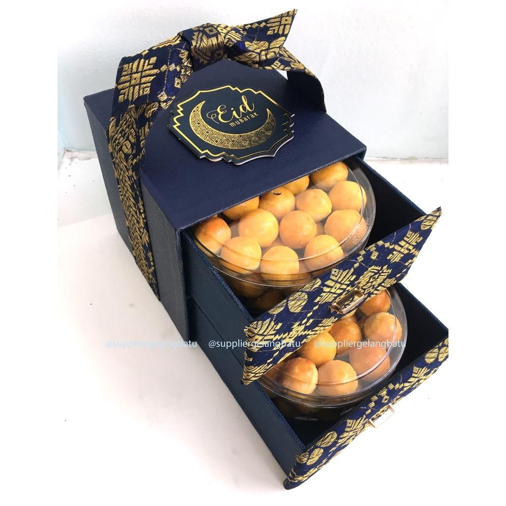 

BOX SAJA Box Kue Kering 2 Toples 500 Gram Bahan Songket Laci Premium Hardbox Edisi Lebaran Idul Fitri Parsel Hampers Ramadan Kado