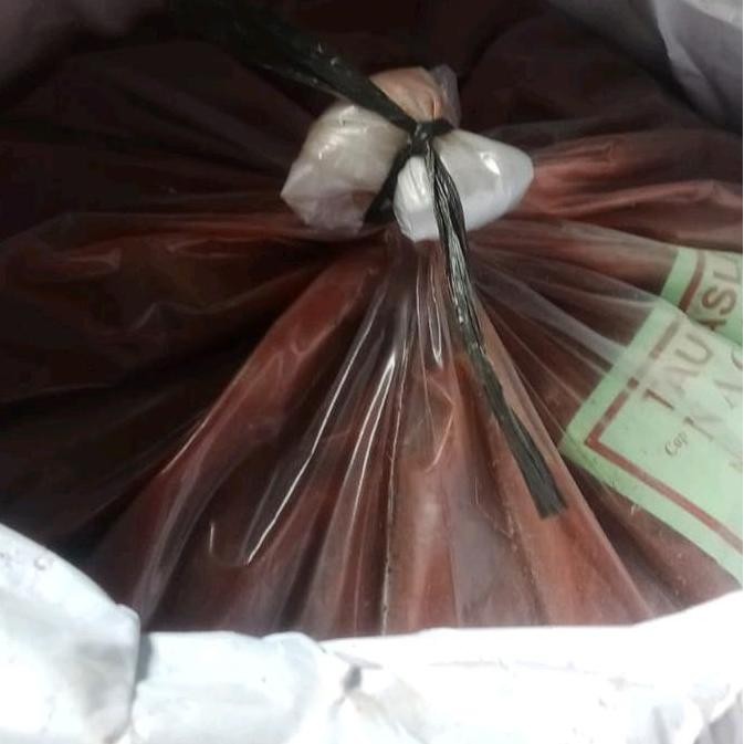 

tauco,kerupuk,kecap,mie lidi,aso aso nUg
