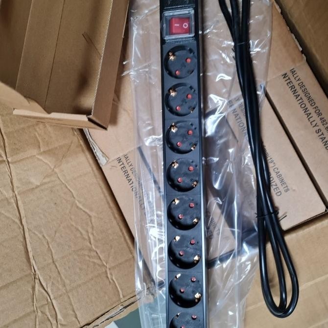 pdu rack server 8 port / pdu 8 lubang