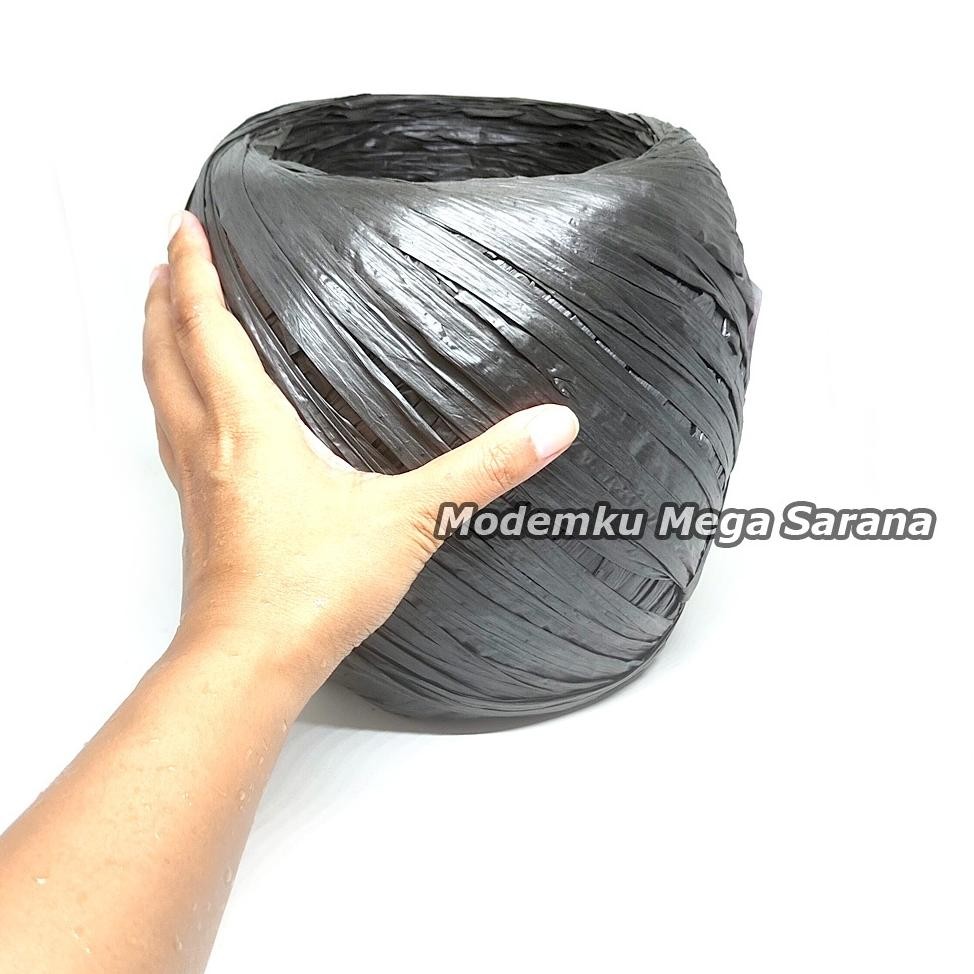 

Ew-98 Tali Rafia Besar 1 Rol Hitam 1Kg - Merk Joy