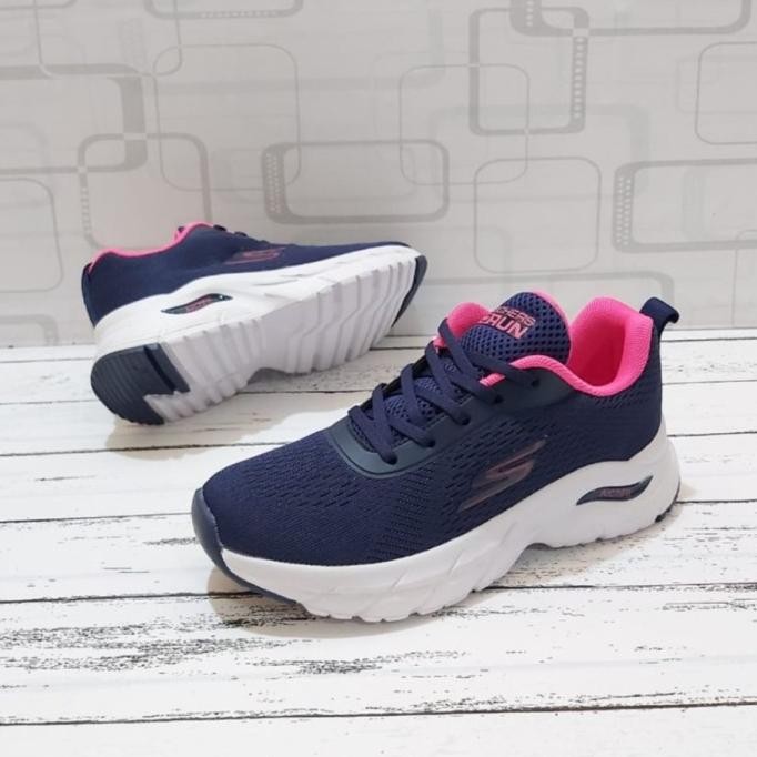 Sepatu Wanita Skechers Arch Fit Go Run