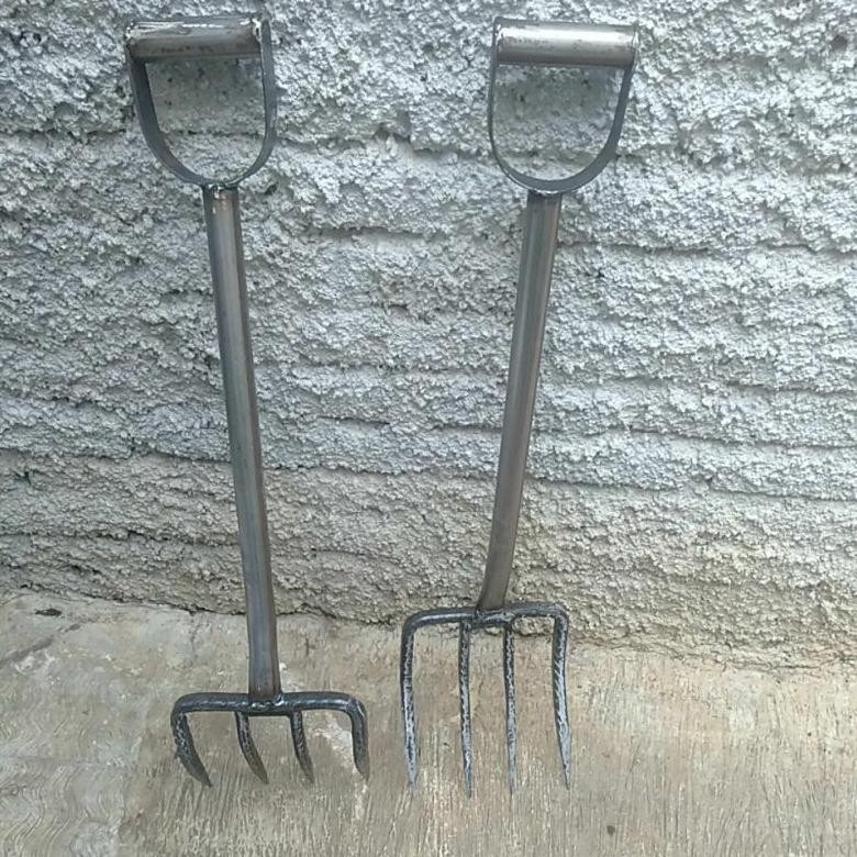 Garpu Baja Alat Pertanian Gali Tanah