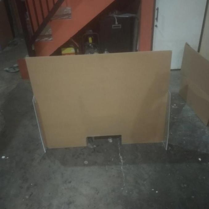 Sekat Akrilik Bening 3 Mm