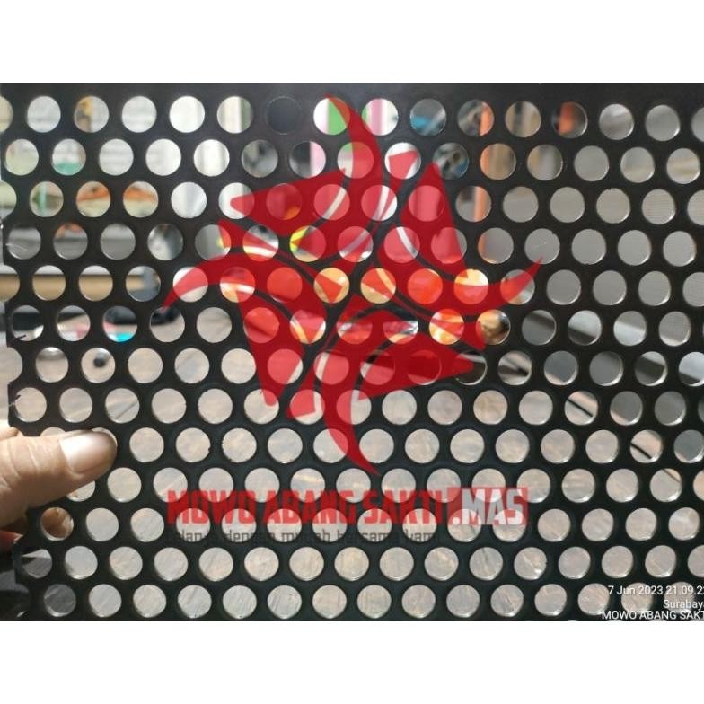 NEW Plat Besi Lubang 12 mm dan lubang 8mm tebal 0,8 mm  100x70 Cm