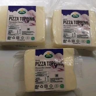 

Keju Arla Pizza Topping Mozzarella block 250Gr -BEST PRICE & BEST SELLER- nUg