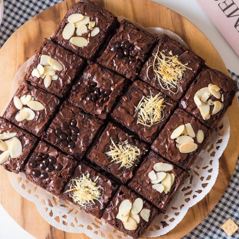

FUDGY BROWNIES CRUNCHY Toping Mix uk. 20x20 by naq brownie. nUg