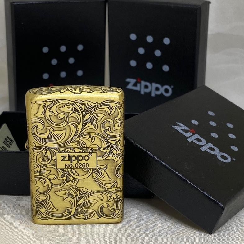 Zippo Motif Grafir Full Batik Logo Gold