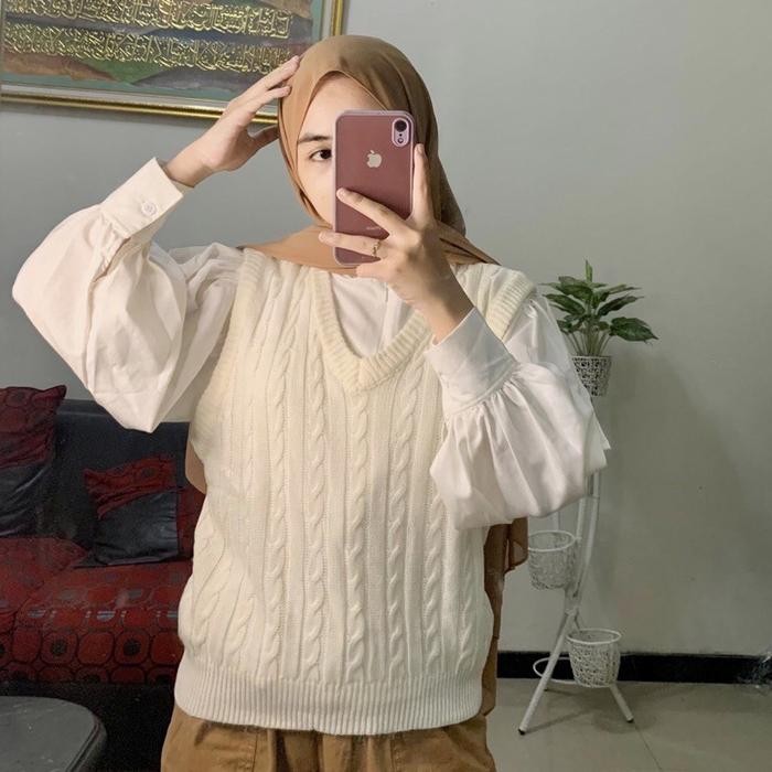 Wintessa- Rosita Cable Knit Outer Sweater Vest Rajut Street Style Tanpa Lengan