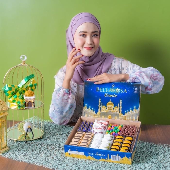 

Bellarosa Hampers Parcel Lebaran Ramadhan Idul Fitri 2025 Paket Lengkap Berkah Platinum Dante Luxury Sirup Eid Mubarak Masjid Bellatime Chocolart Prioritas Dream Nut Royal Cokelat Bellatos Gift Box Caramelli Kurma Kue Kering Jar Nastar Chocolate Ball