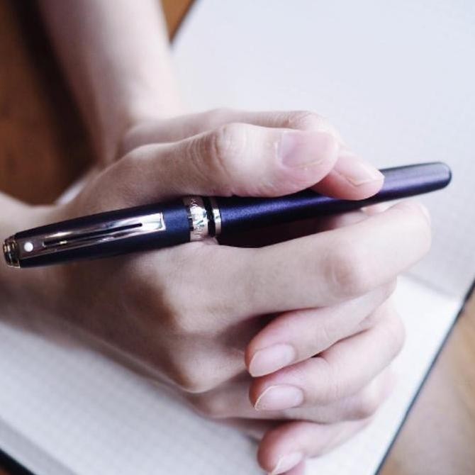 

Sheaffer Prelude Luminous Purple featuring Nickel Plate Rollerball Kualitas Original