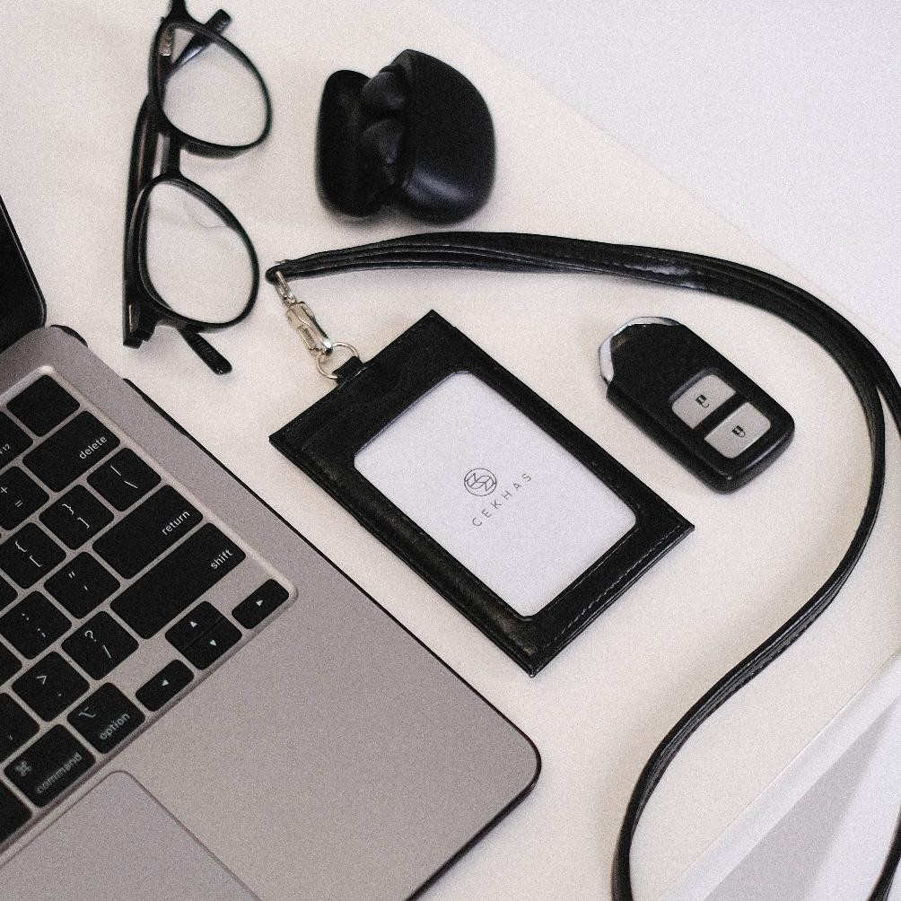 

LINDU CEKHAS - The 9to5 Lanyard