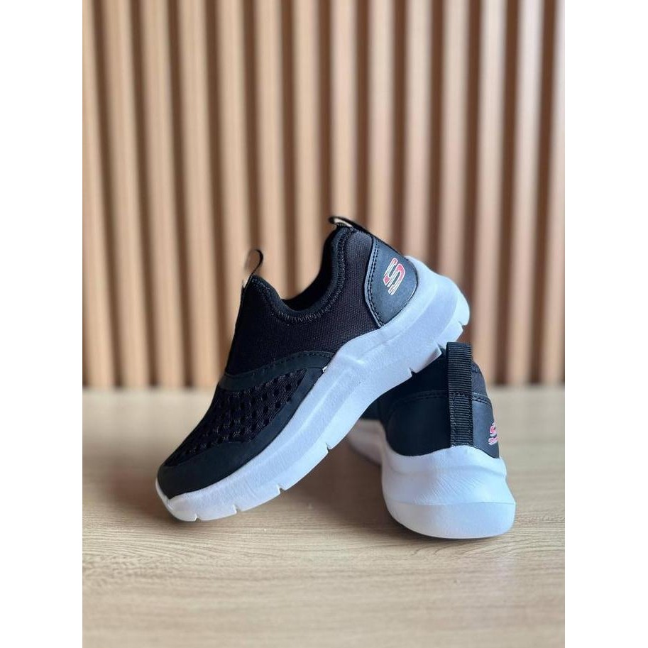 Tersedia SEPATU ANAK SKECHERS TERBARU MODEL SLIP ON ANAK LAKI LAKI DAN PEREMPUAN HITAM PUTIH