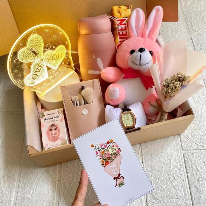 

Tersedia Studiociko Set Kado | Hadiah Ulang Tahun Cewek Lengkap | Hampers Cokelat Valentine Anniversary