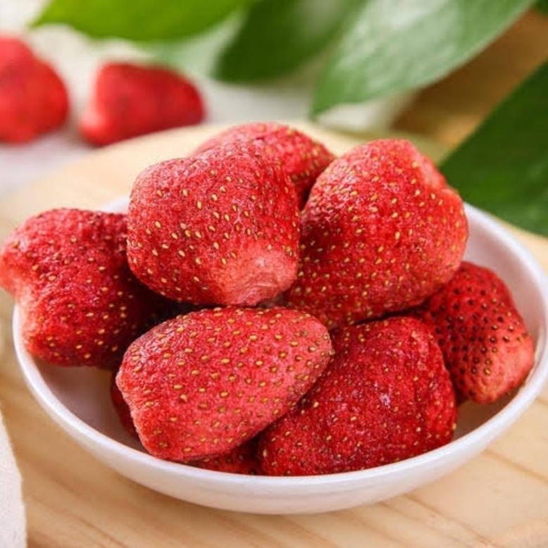 

LAGI VIRAL !!! Freeze Dried Whole Strawberry Diced Crisp Strawberry Kering Utuh Krispi