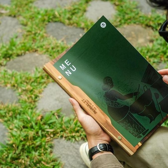 

Cover Buku Menu Kayu Jati Perhutani / Menu Board / Model 2 Baut Samping Co