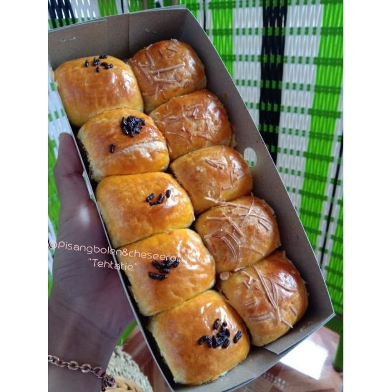 

Murah Dan Enak Pisang Bolen Mix Coklat Keju / Oleh Oleh Bandung / Snack / Cemilan / Kue