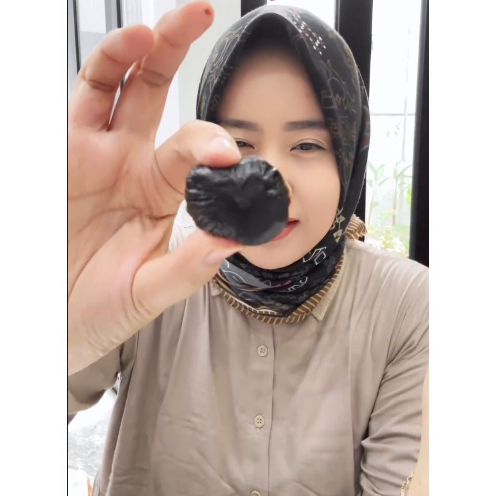 

Black Garlic 500 Gram (2X250) JUMBO SIZE | GARLICIOUS Black Garlic Bawang Hitam Tunggal