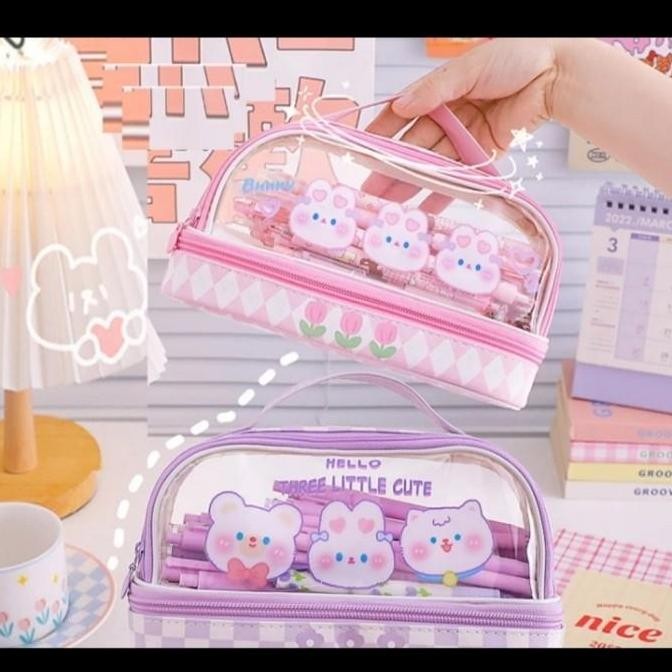 

Tas Kotak Pensil Multifungsi Tempat Pensil JUMBO MUAT BANYAK ATK Tempat Pensil Transparan Kotak Pensil Serbaguna Pouch Tas Make Up Kosmetik Case Bag Pen Case Tempat Pensil Anak Perempuan Pencil Case Pin Bros Boneka Lucu Wadah Kosmetik Tempat Pensil Jaring