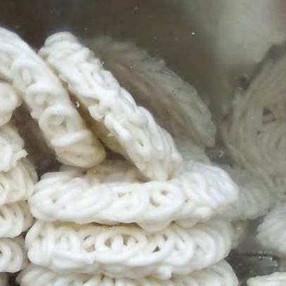 

Grosir Kerupuk Kaleng Putih Matang (Kaleng Kaca + Isi 30Pcs)