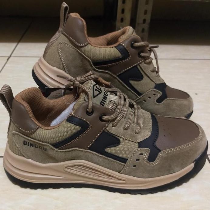 

Terlaris Sepatu Safety Sporty 130 Ujung Besi Anti Tusukan