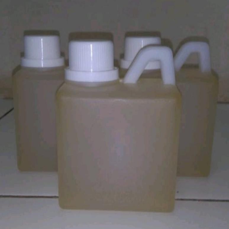 

Minyak Kelapa 1000ml Murni 100% Klentik Kelentik Keletik Lentik Leuntik Letik RB10