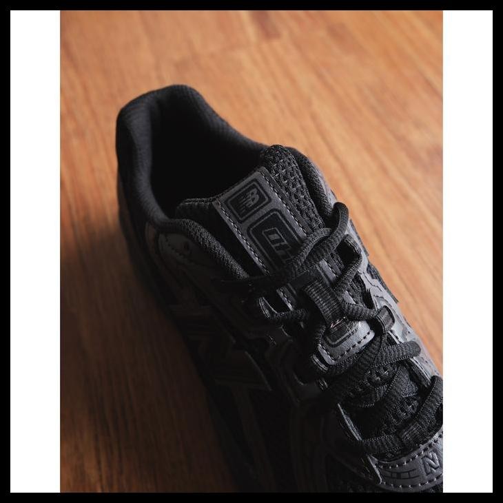 En Be 740 - All Black Noir Terlaris