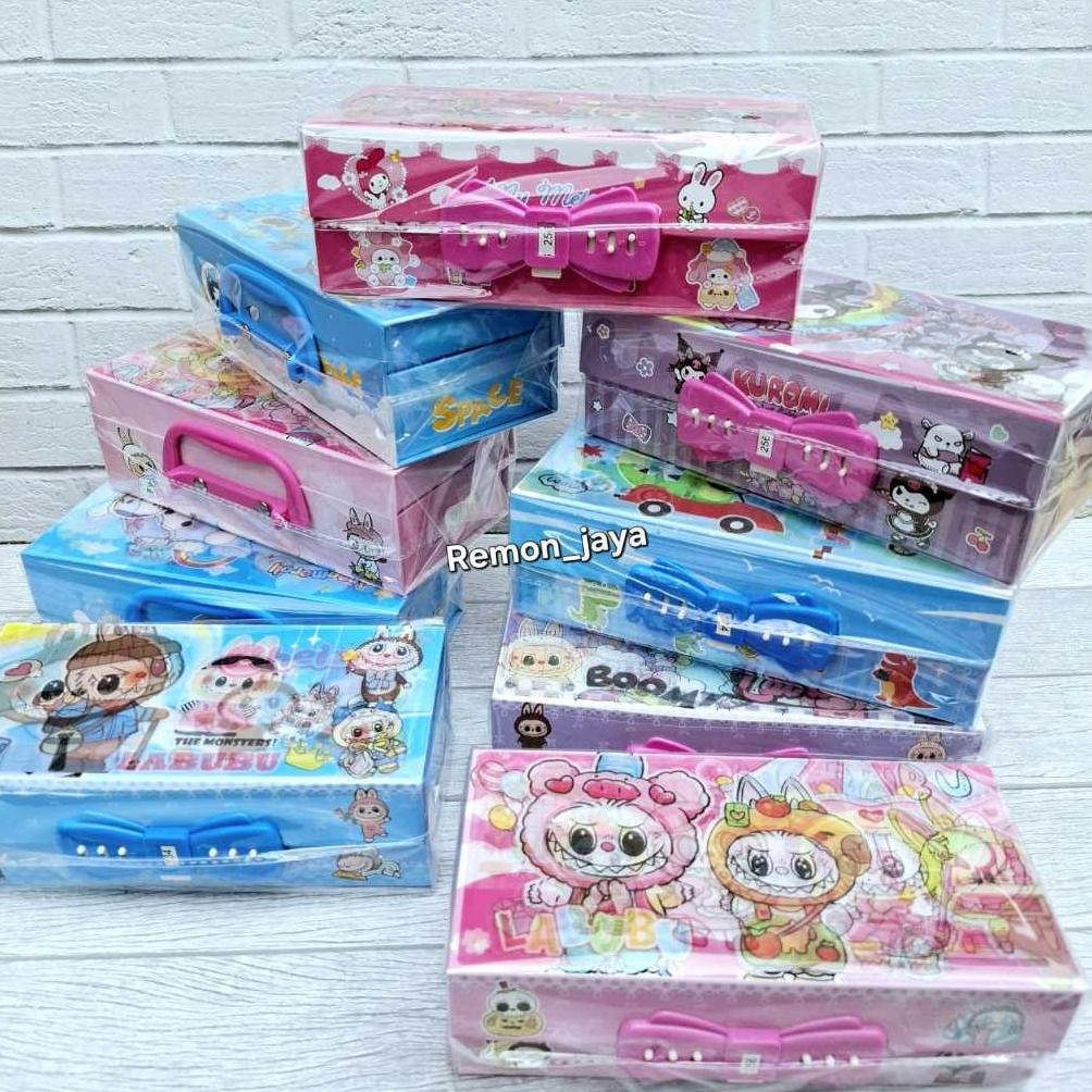 

JH8 Kotak Pensil 3D/ Tempat Pensil Kode Karakter 3 tingkat gambar karakter banyak pilihan